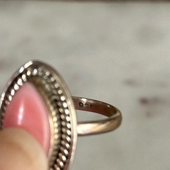 Sterling silver pink conch ring - Picture 3 of 3